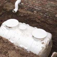 鋼制講臺與玻璃鋼化糞池 現(xiàn)代設施中的材質選擇與應用